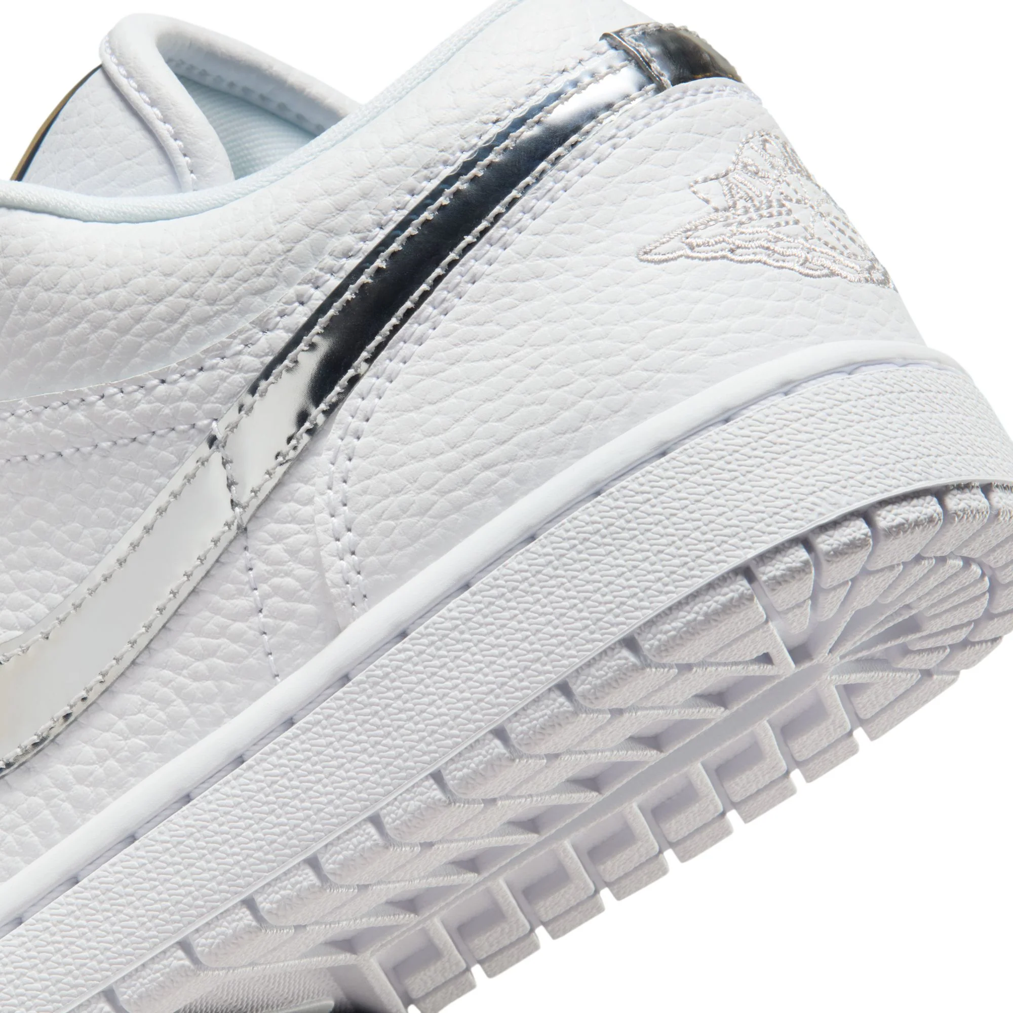 Air Jordan 1 Low SE IQ9381-100 - Image 10