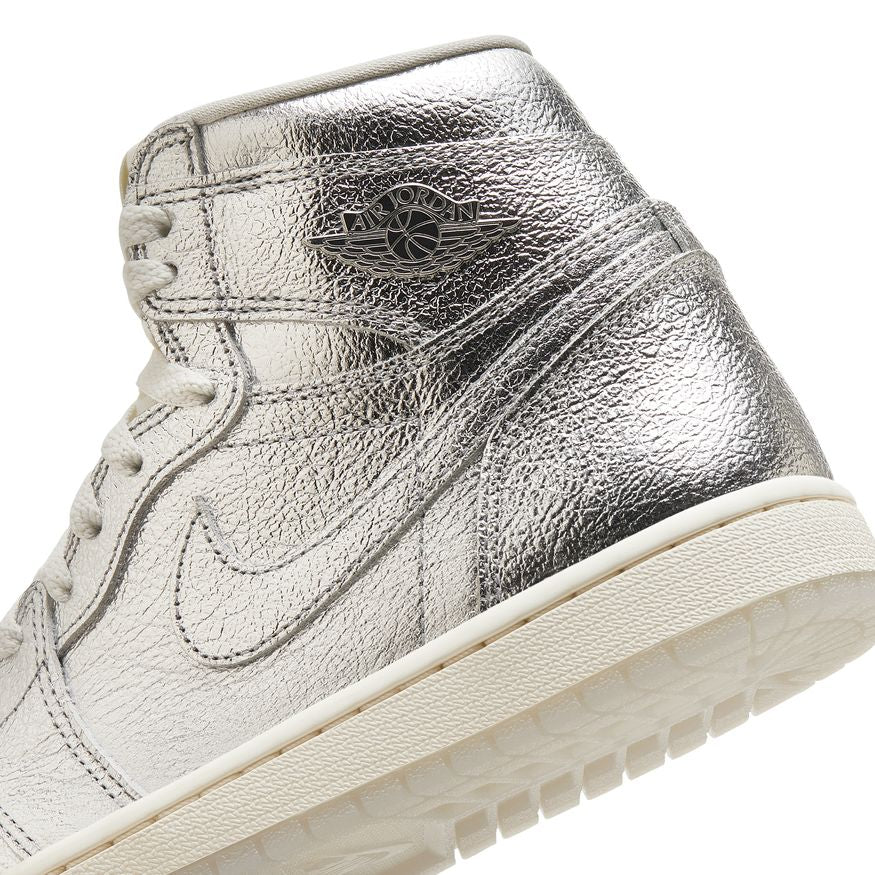 Air Jordan 1 Retro High FN7249-001 - Image 4