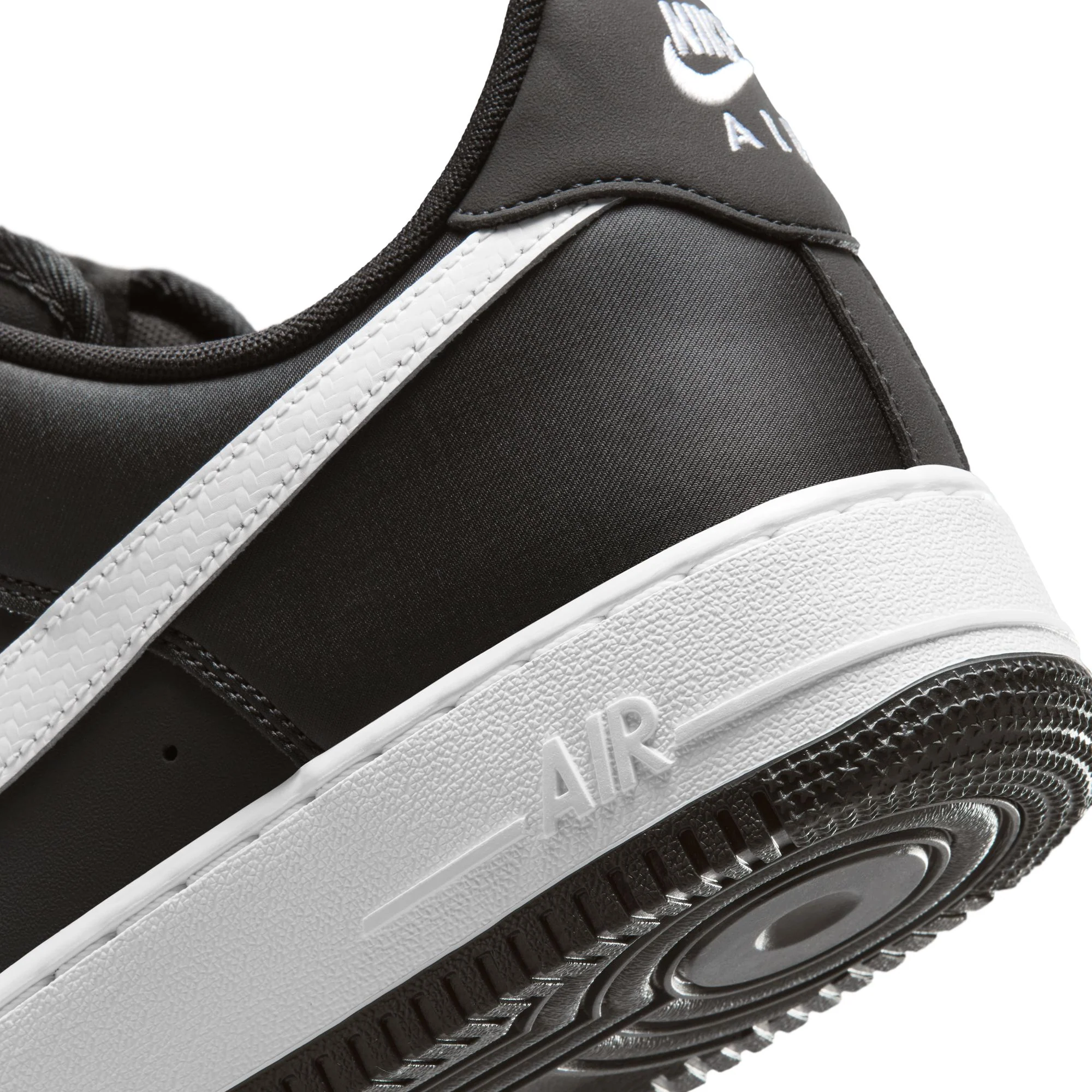 M Air Force 1 '07 IR5599-001 - Image 11