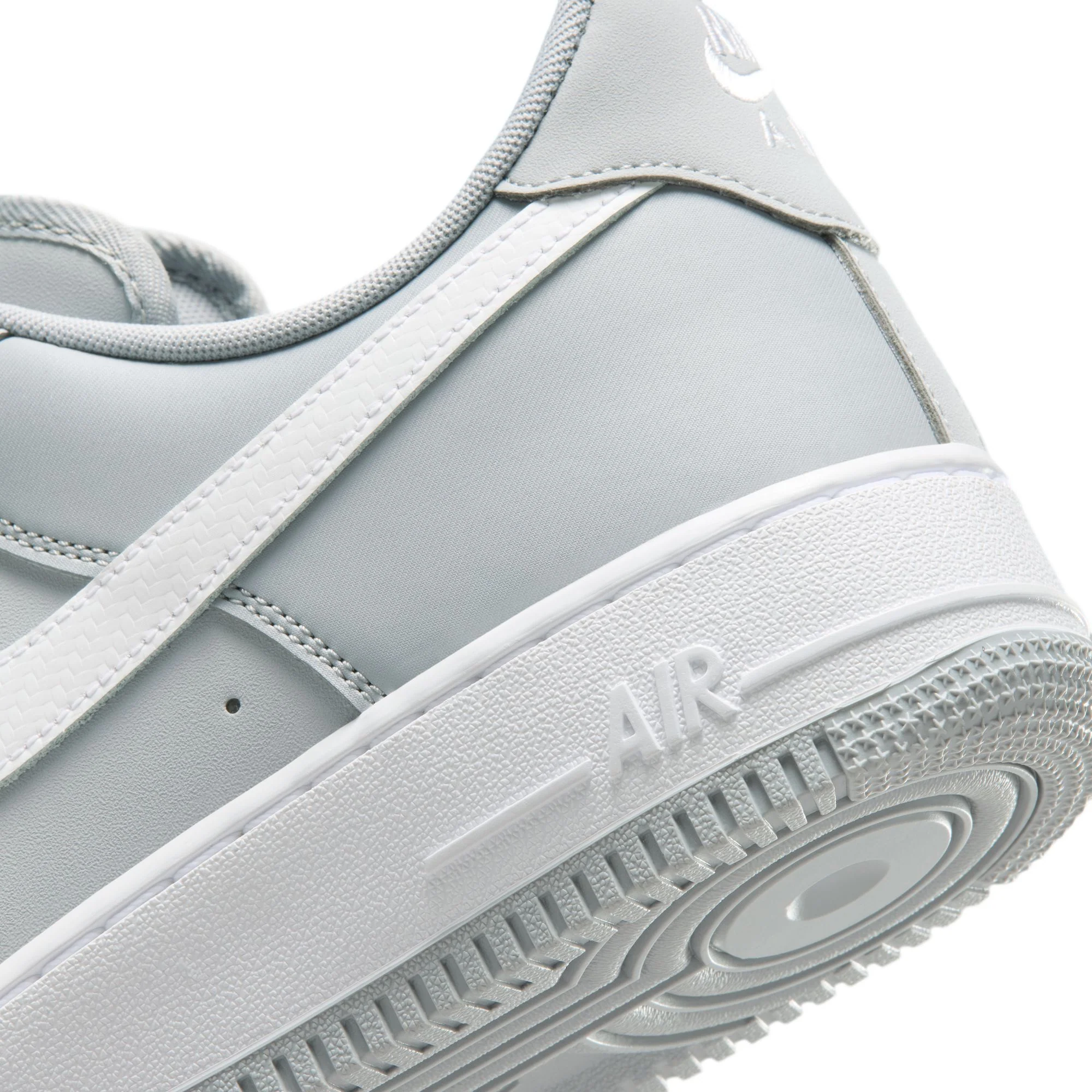 M Air Force 1 '07 IR5599-002 - Image 11