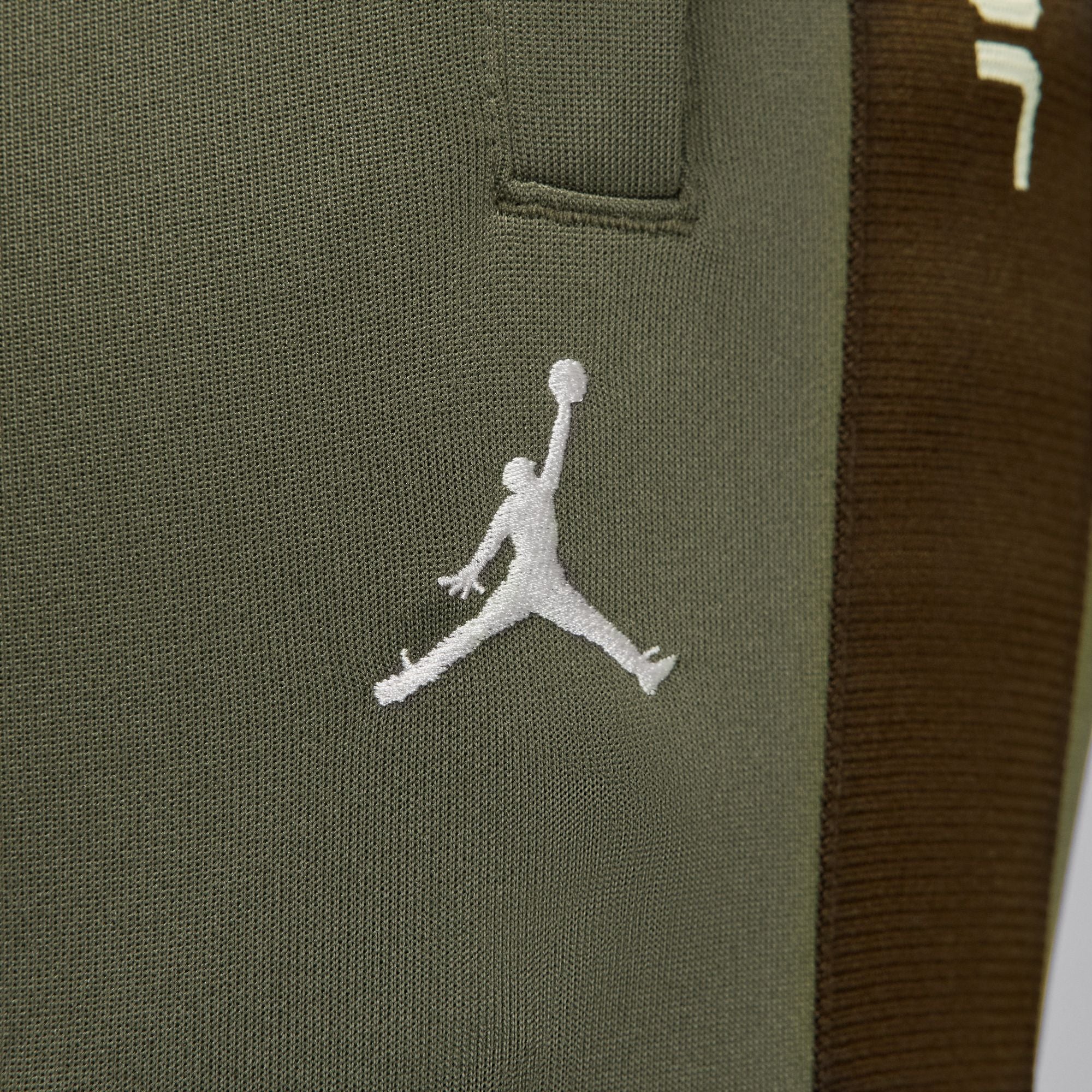M Jordan Essentials HF9341-222 - Image 5