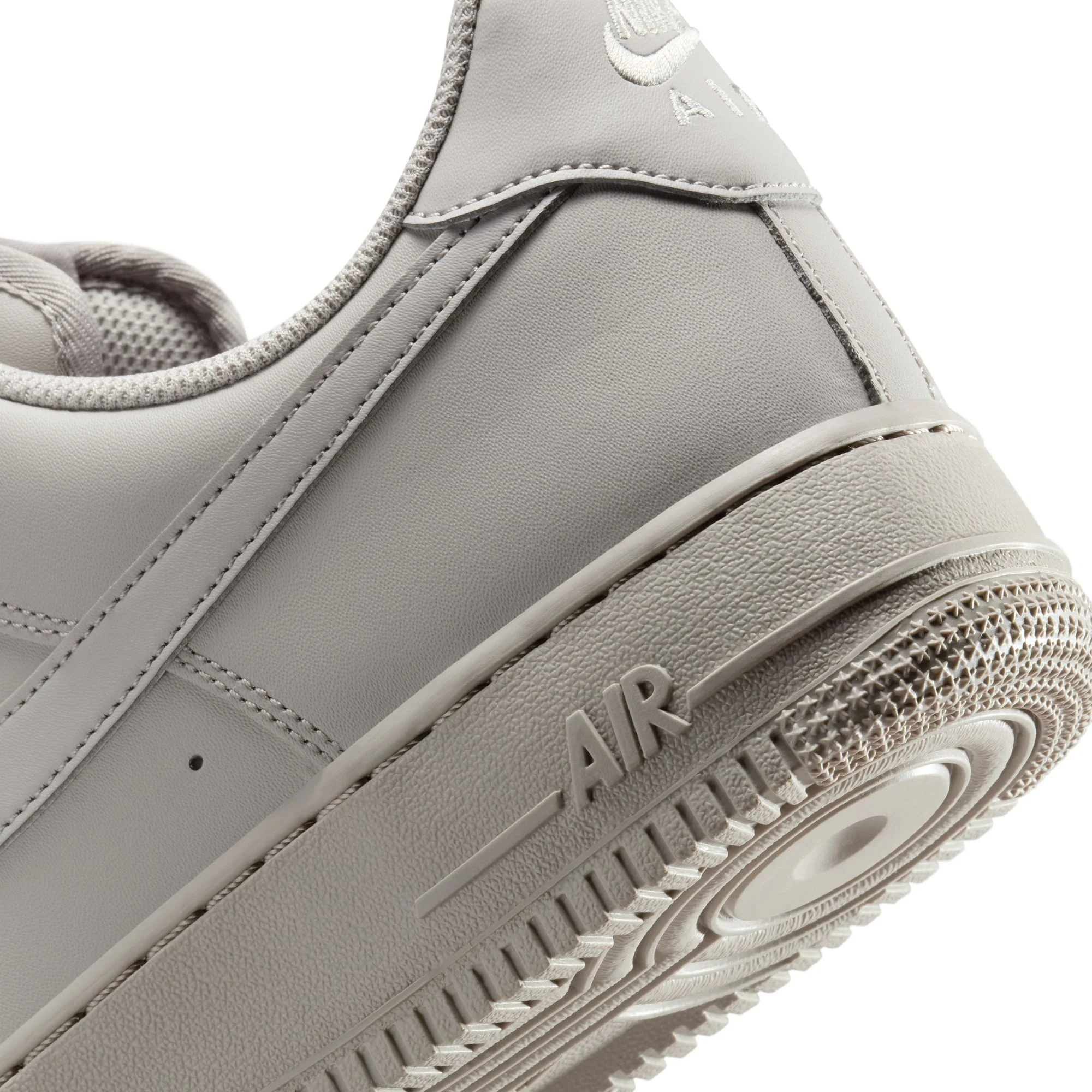M Nike Air Force 1 '07 IH1698-001 - Image 11