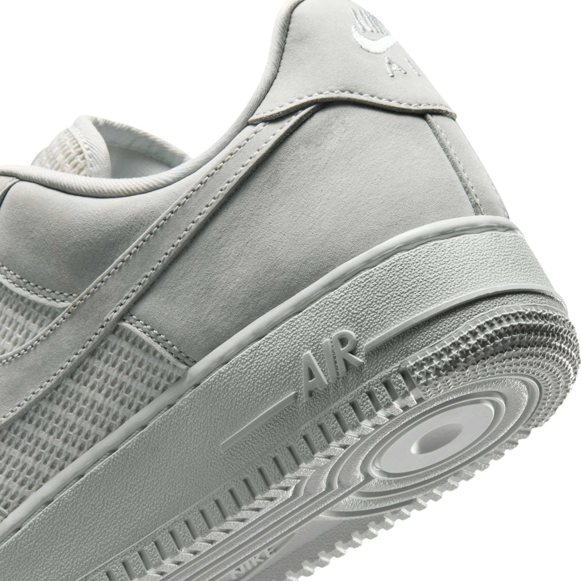 M Nike Air Force 1 '07 LV8 II9807-100 - Image 11