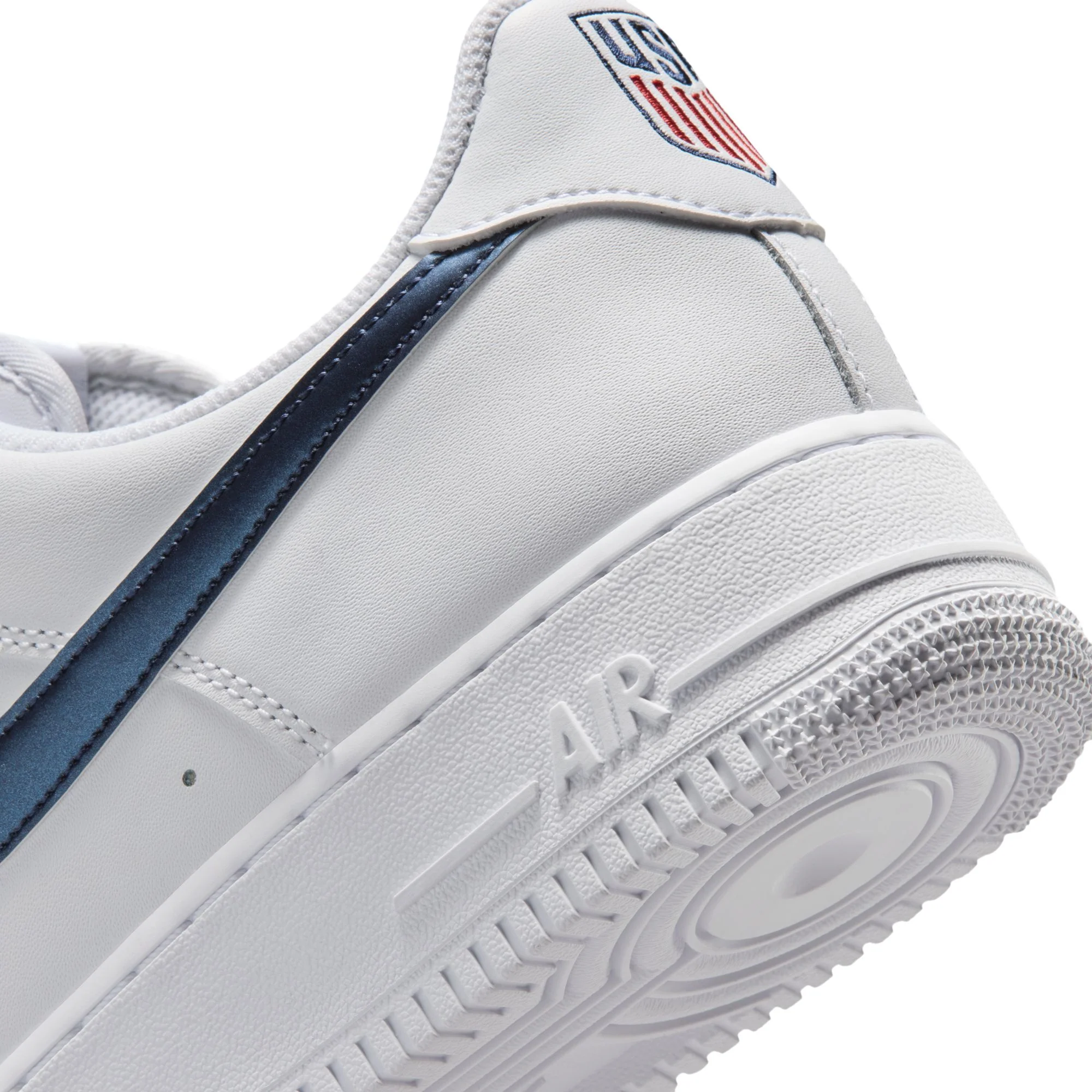 M Nike Air Force 1 '07 LV8 IQ0407-100 - Image 10