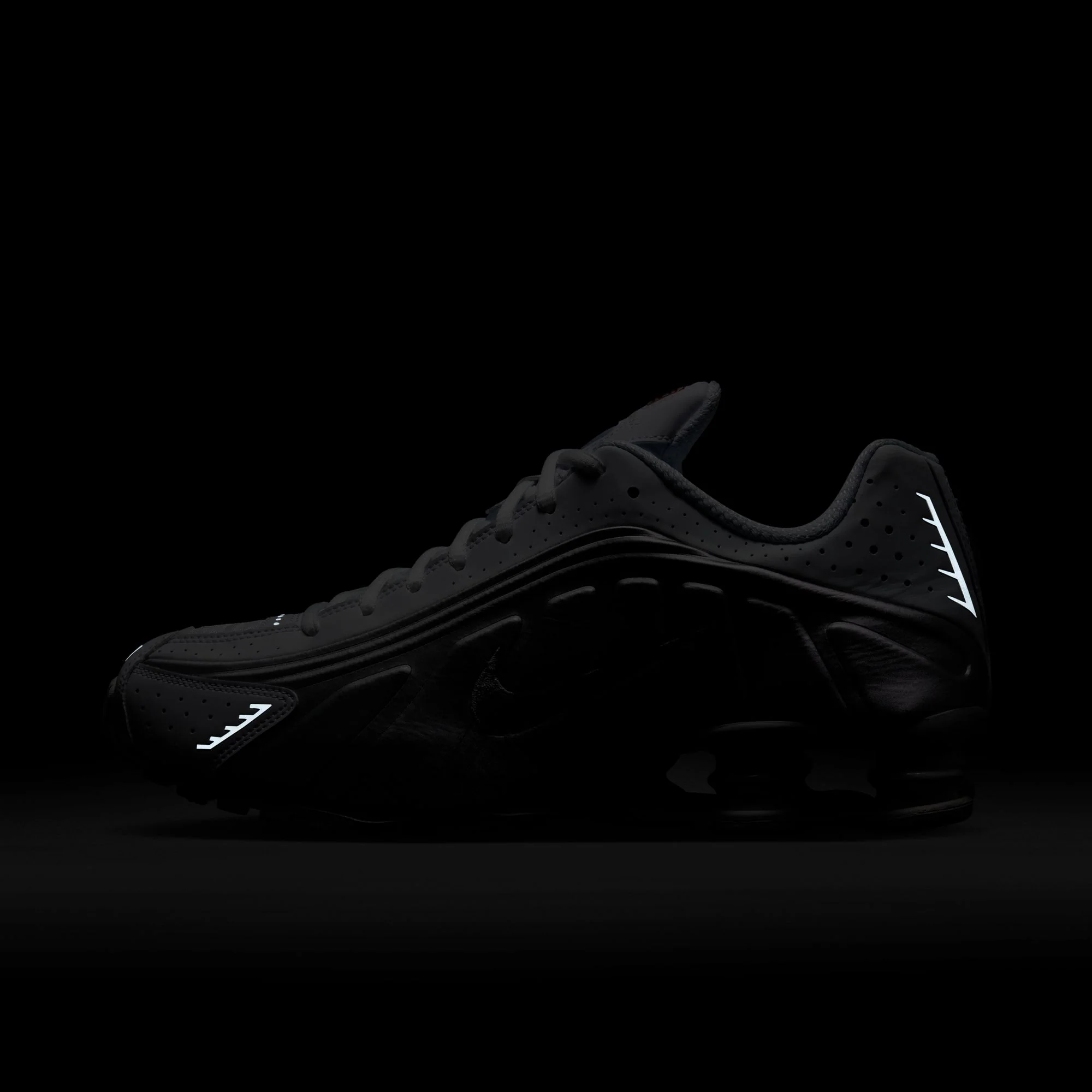M Nike Shox R4 HQ1988-101 - Image 7
