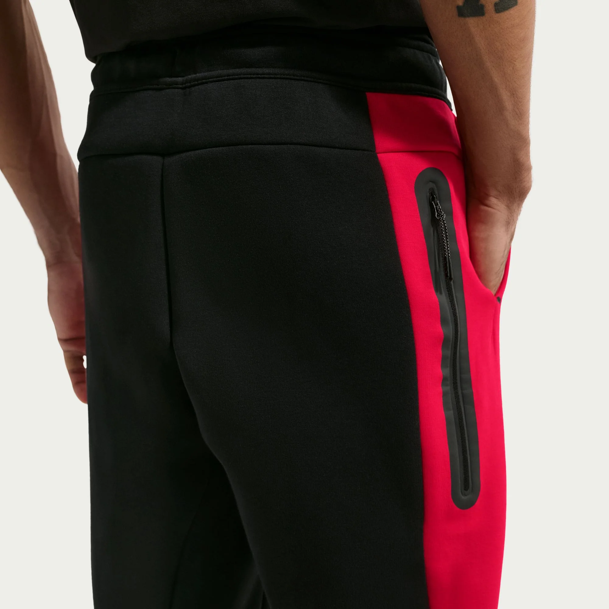 M Nike Tech IF1323-011 - Image 2