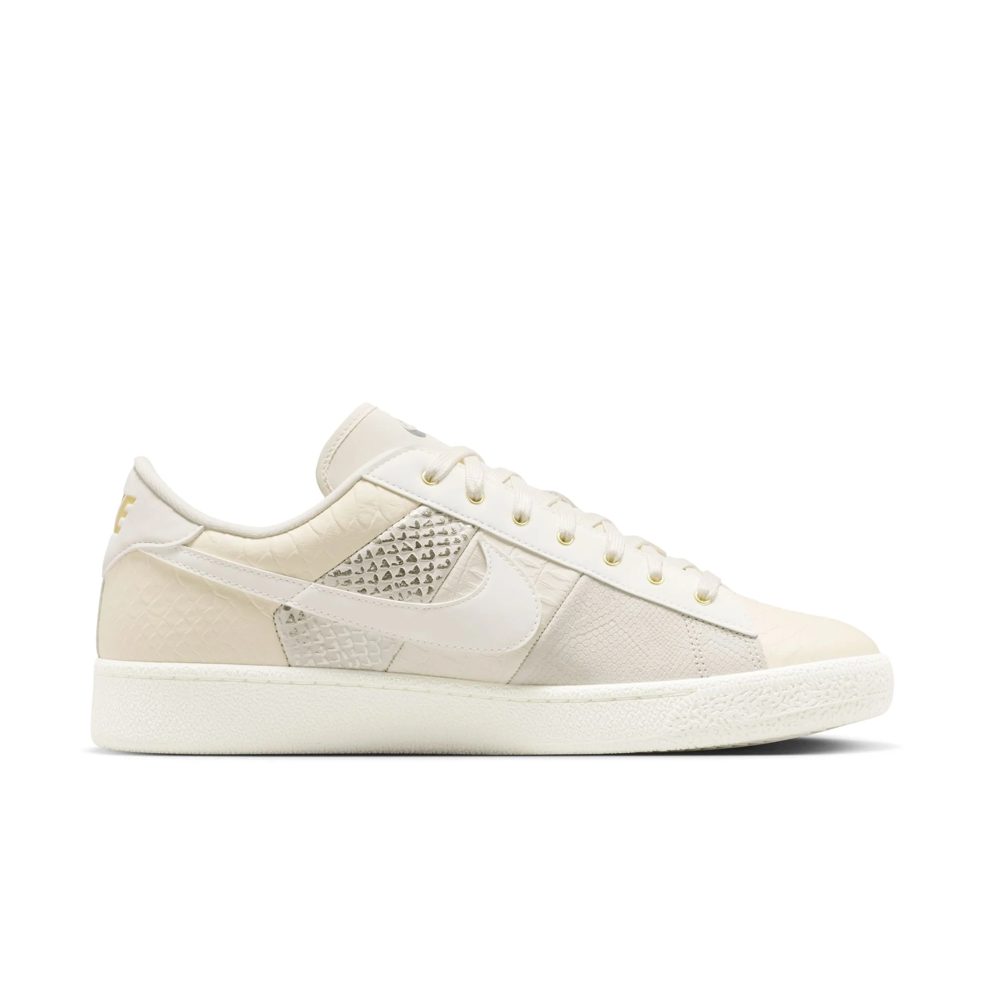 M Nike Tennis Classic IQ5786-100 - Image 14