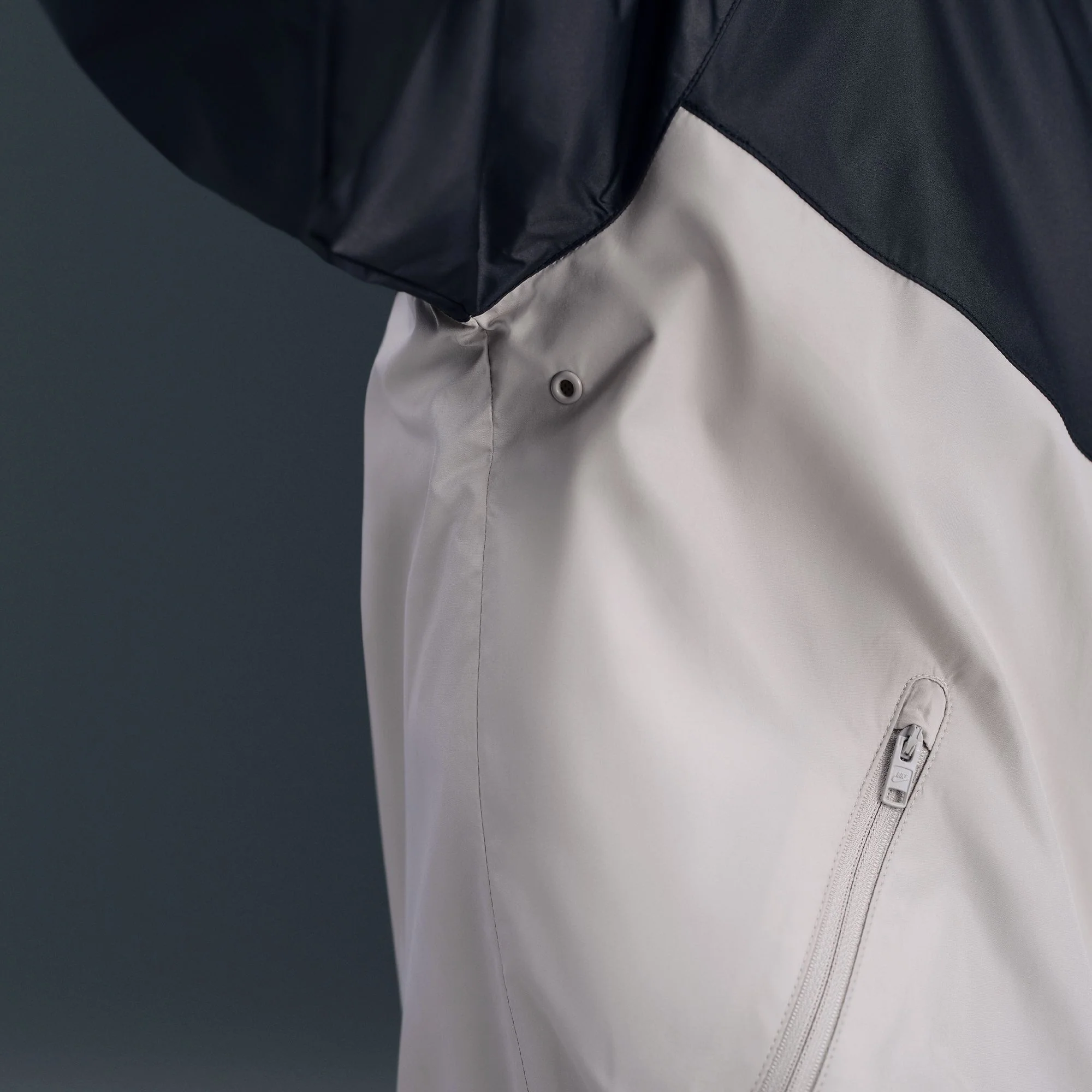 M Nike Windrunner HV8369-011 - Image 17