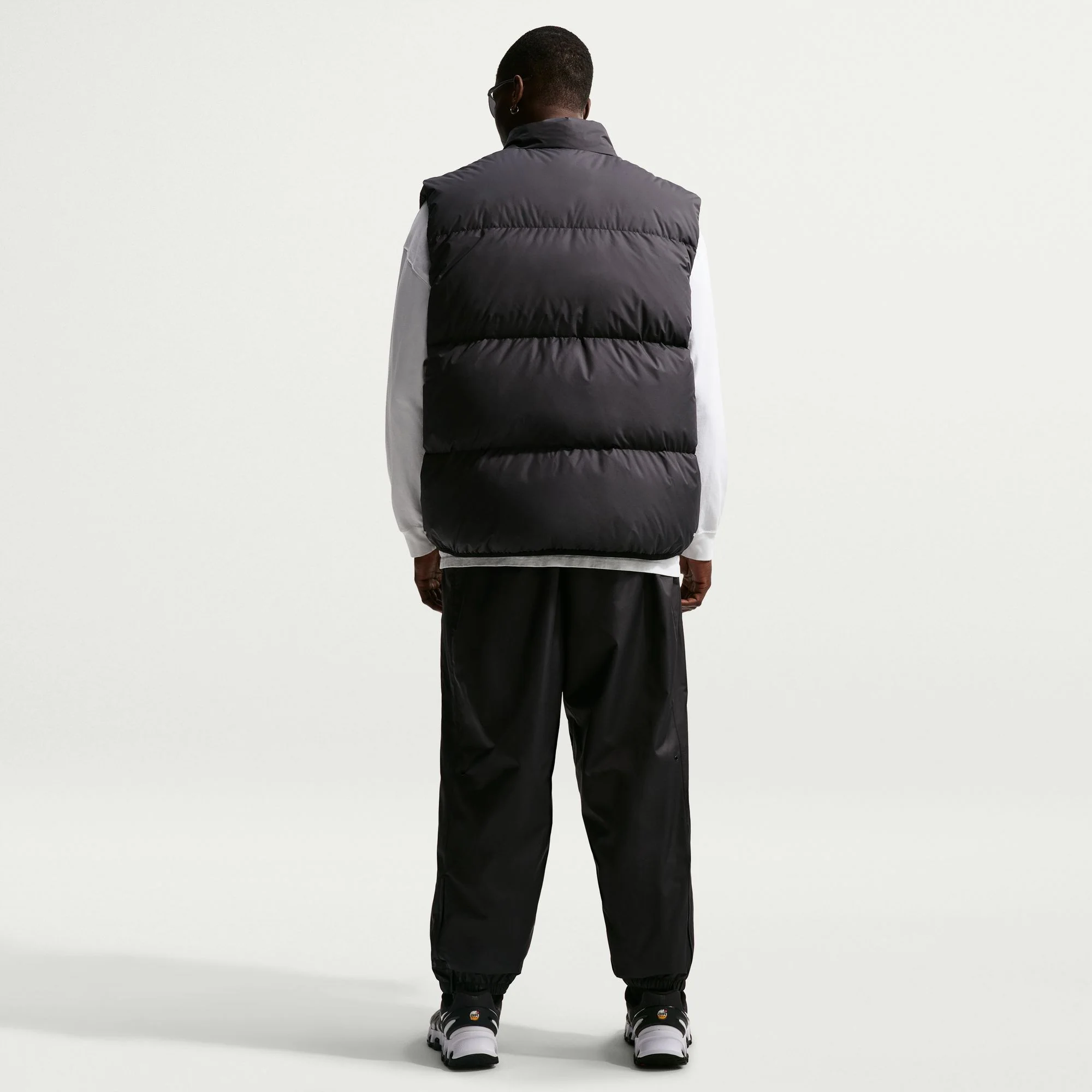 M Nike Windrunner HV8371-010 - Image 13