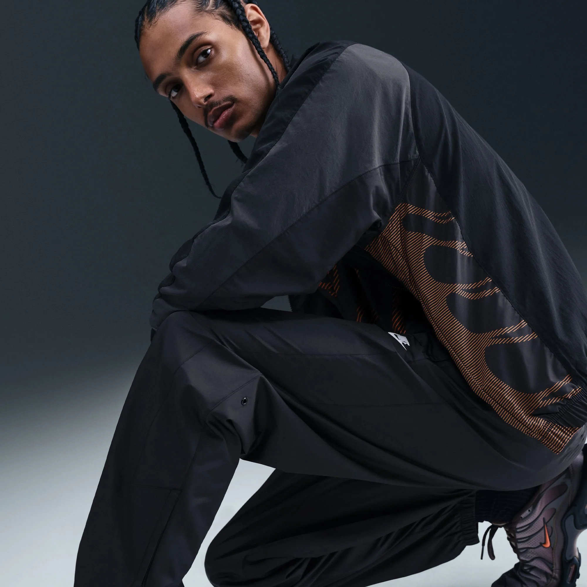 M Nike Windrunner HV8371-010 - Image 16