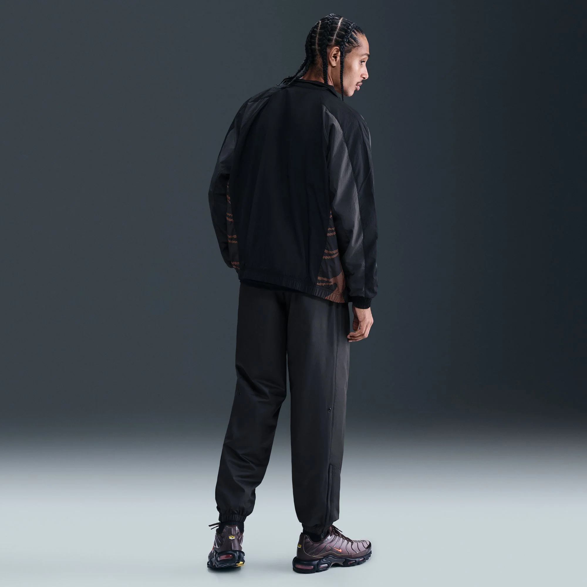 M Nike Windrunner HV8371-010 - Image 5