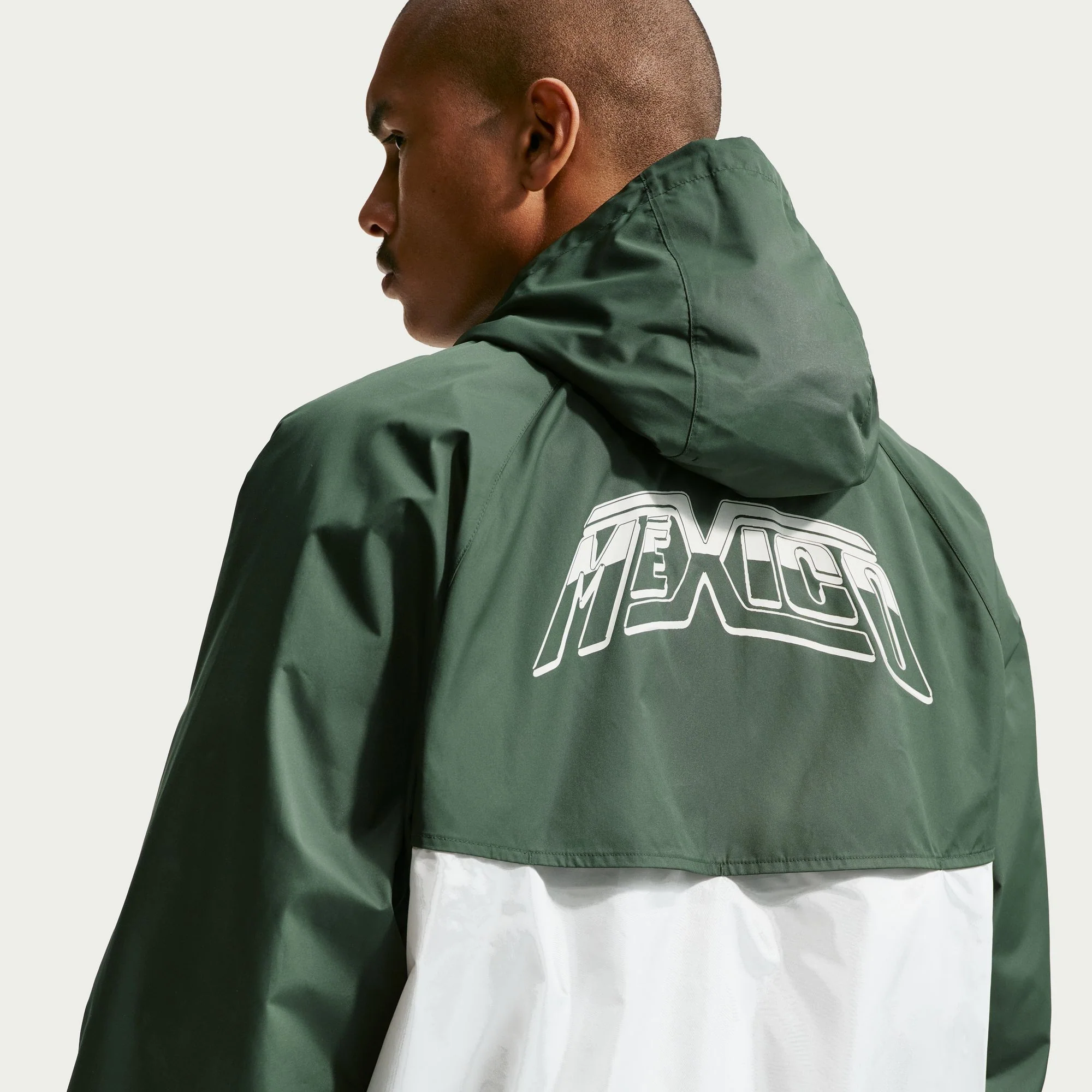 M Nike Windrunner IR6946-323 - Image 2