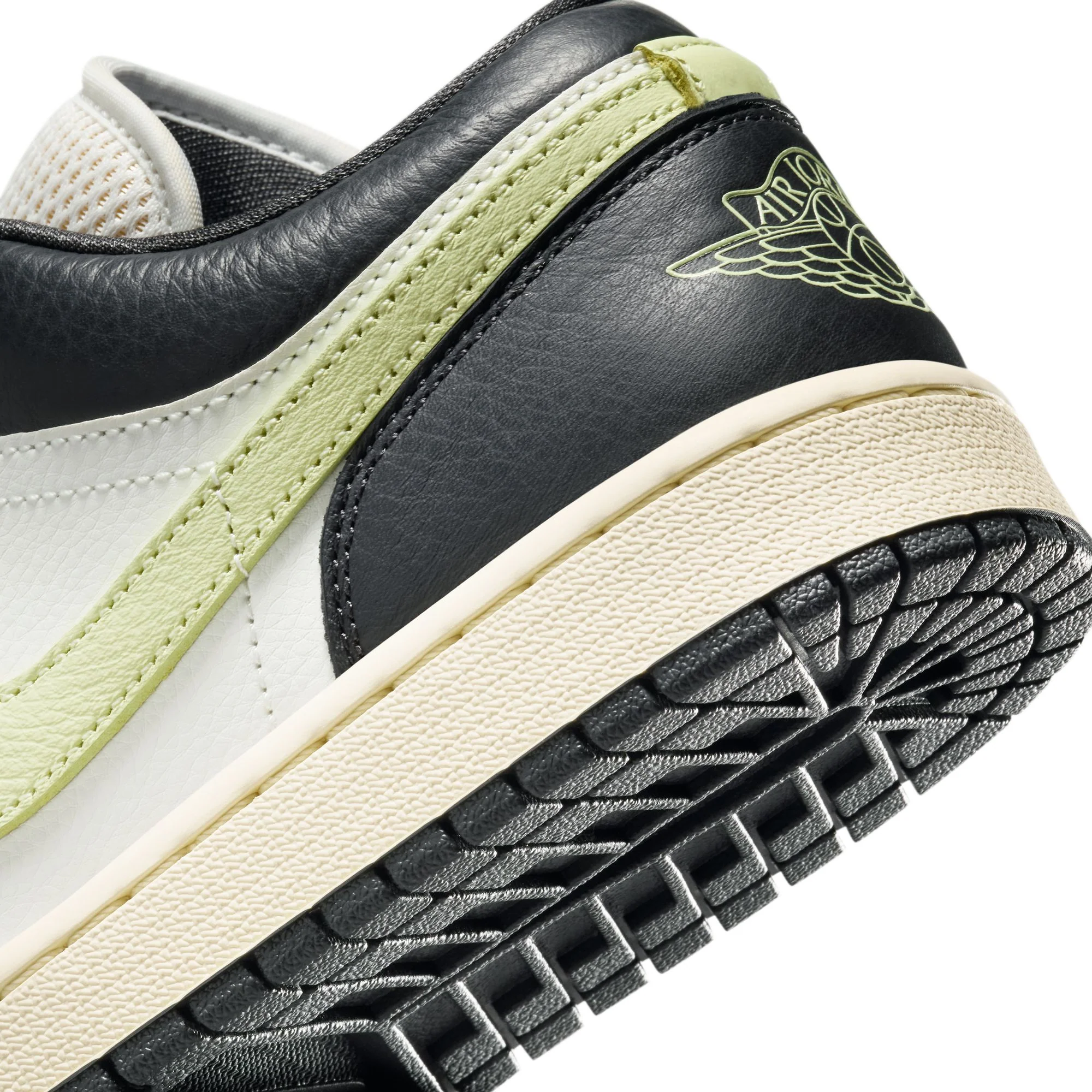 W Air Jordan 1 Low SE HQ3009-003 - Image 10