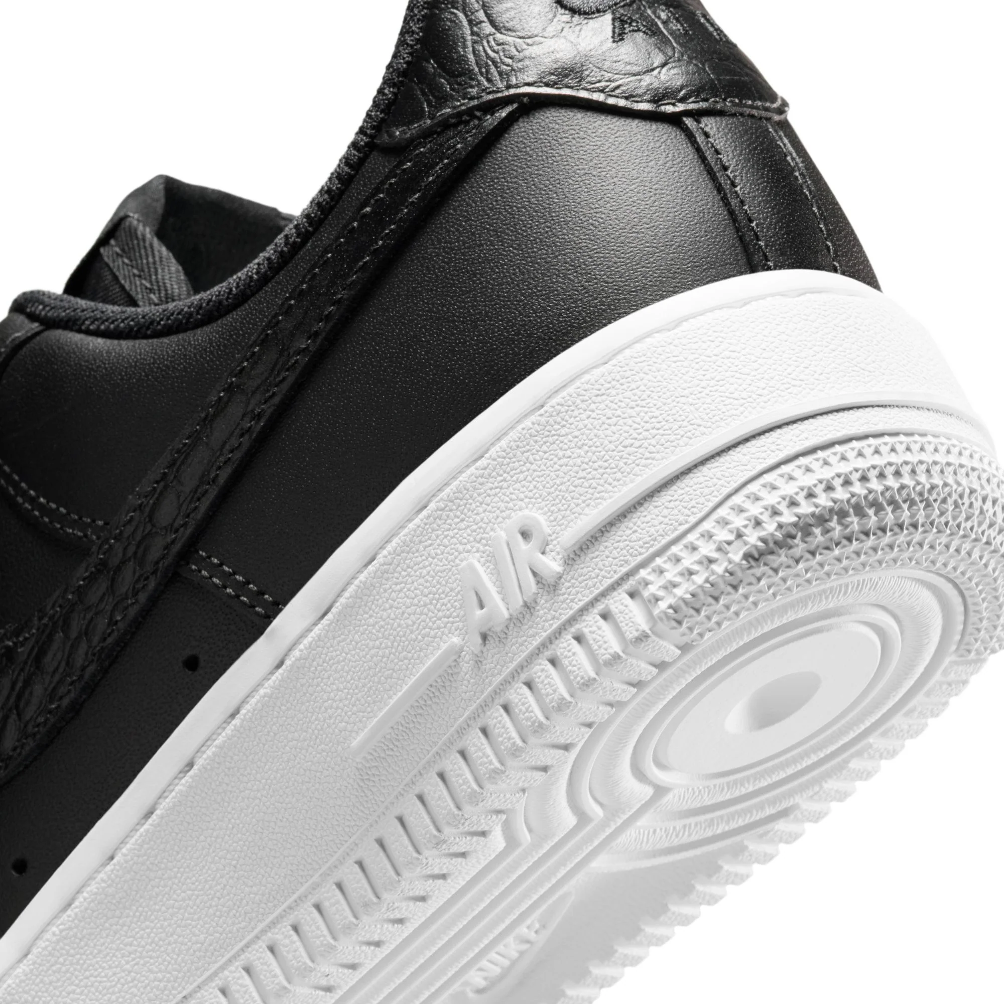 W Nike Air Force 1 '07 SE IO4837-001 - Image 11