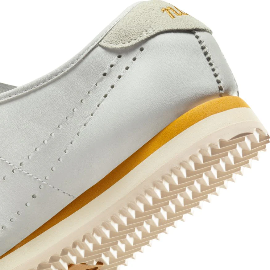 W Nike Cortez Leather HQ1841-100 - Image 4