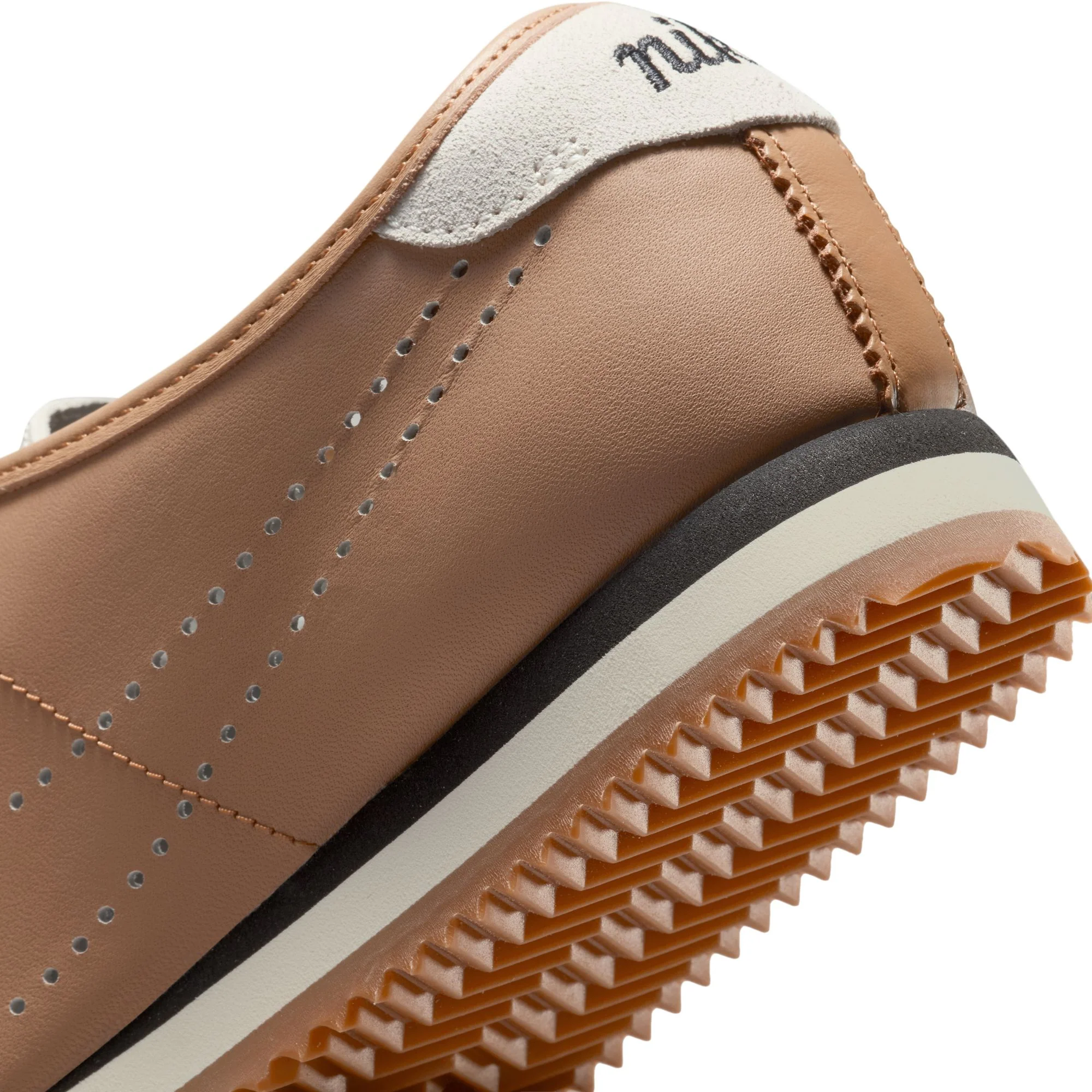 W Nike Cortez Leather HQ1841-200 - Image 10
