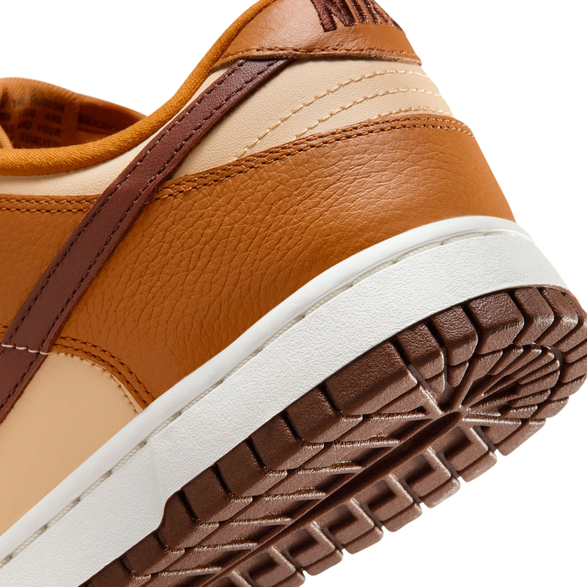W Nike Dunk Low SE HQ7487-700 - Image 10