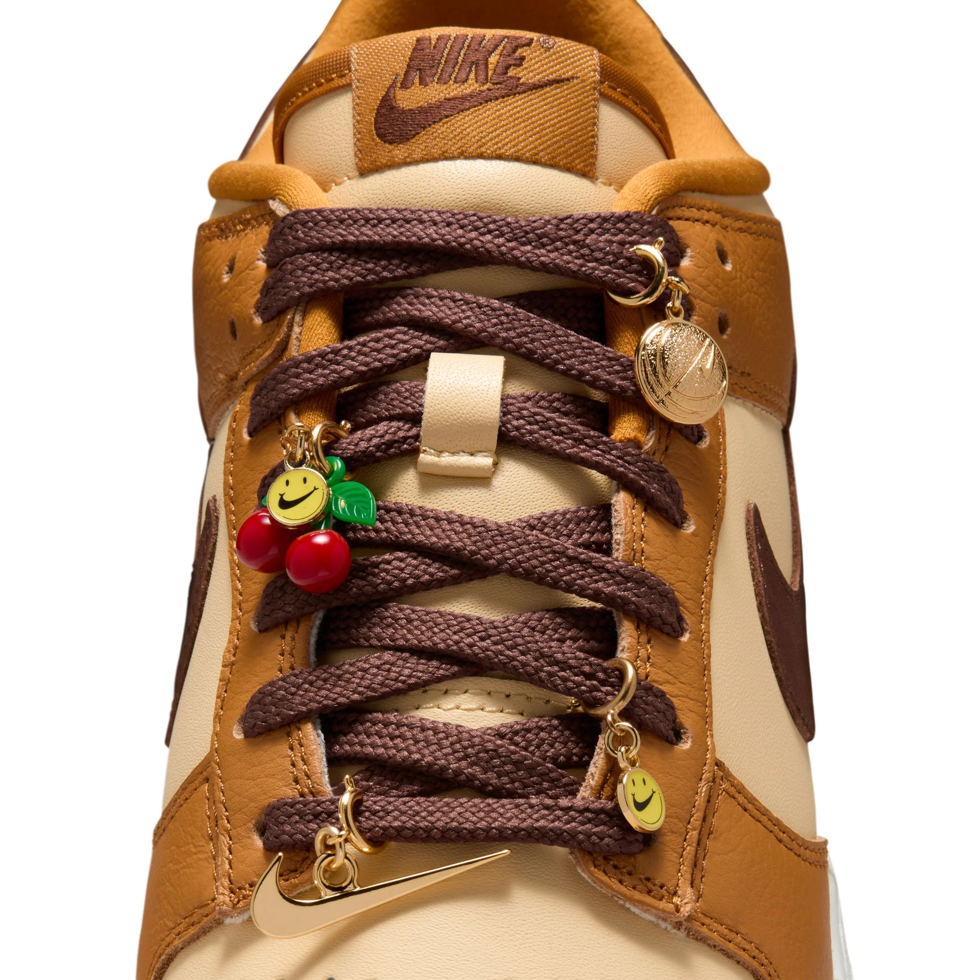 W Nike Dunk Low SE HQ7487-700 - Image 11