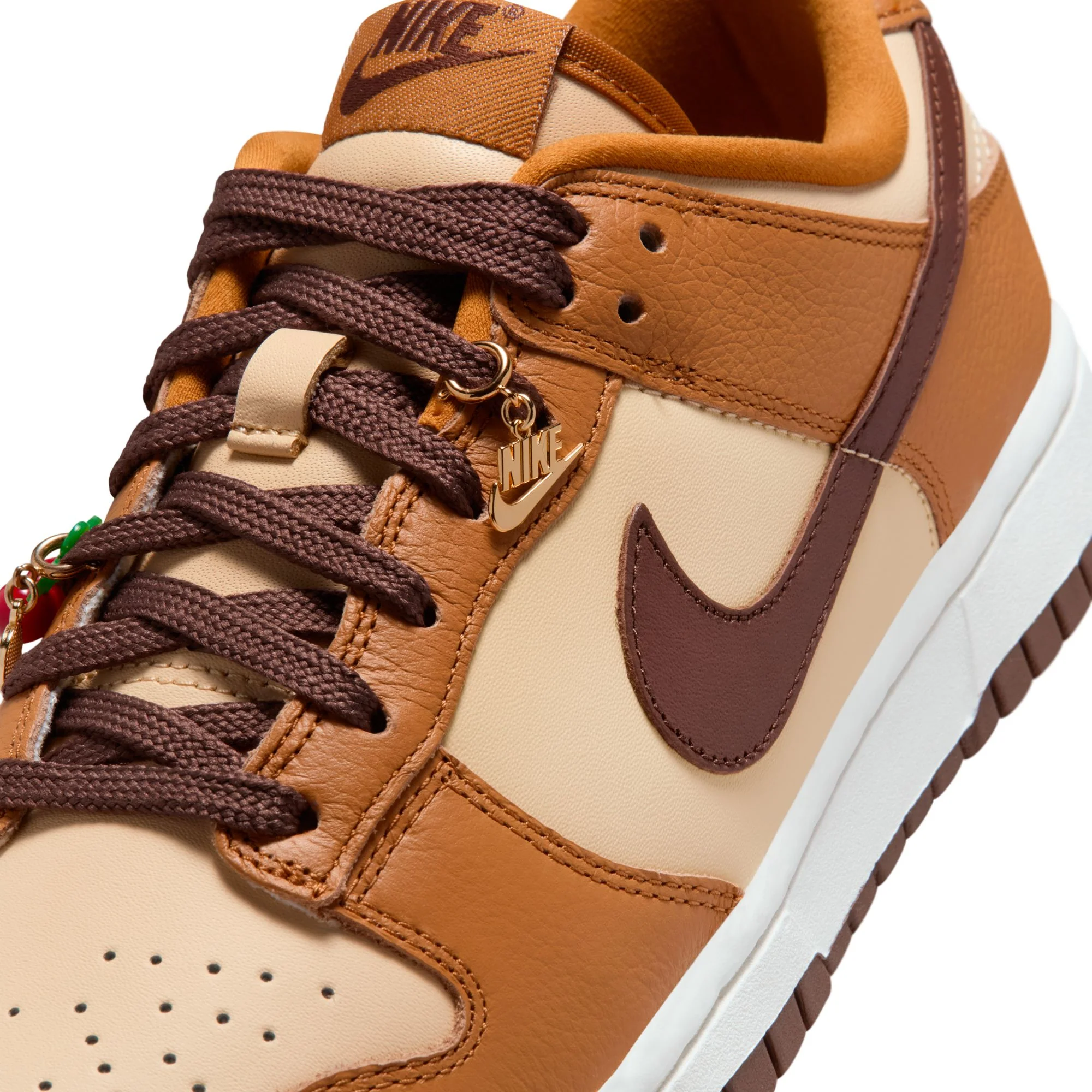 W Nike Dunk Low SE HQ7487-700 - Image 9