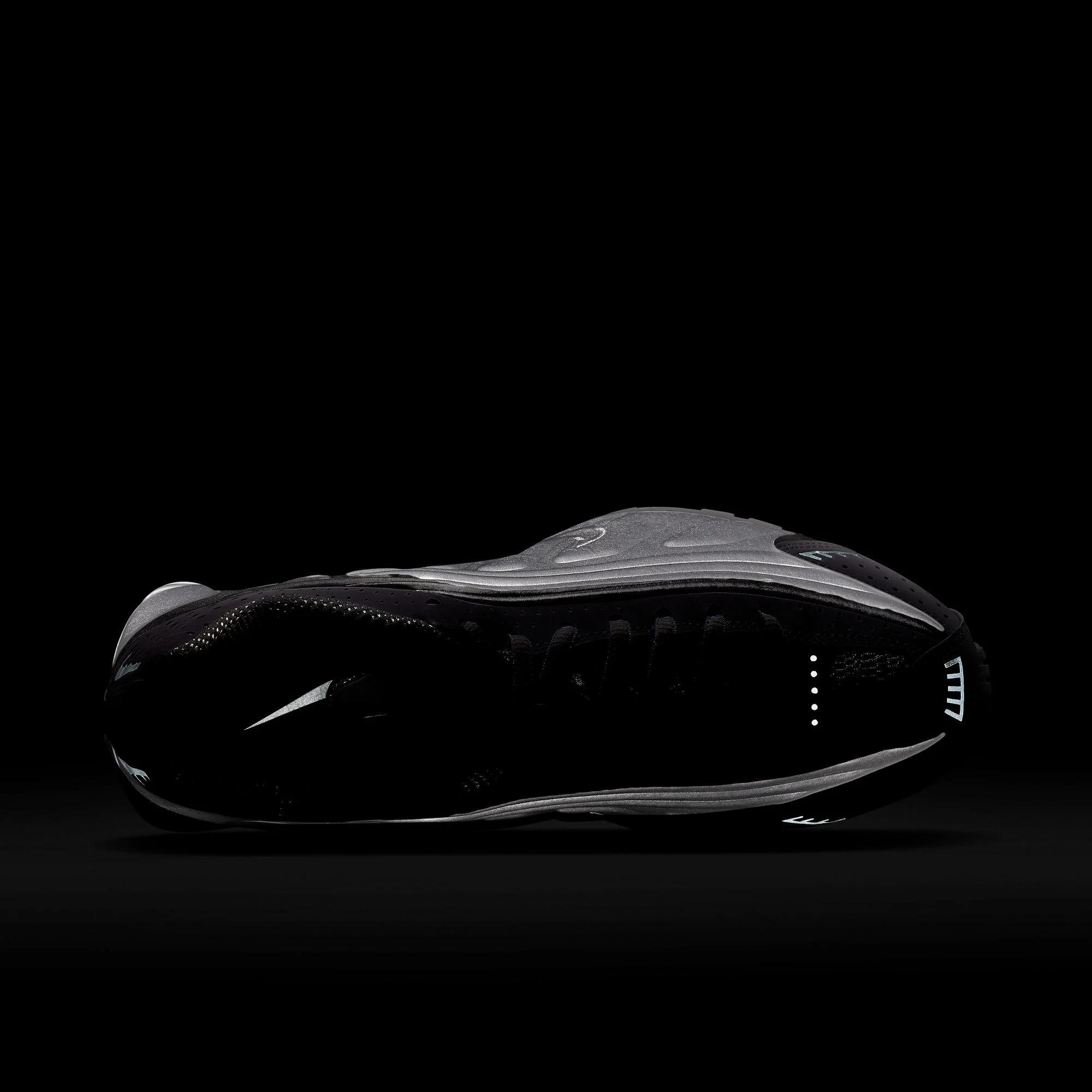 W Nike Shox R4 AR3565-101 - Image 11