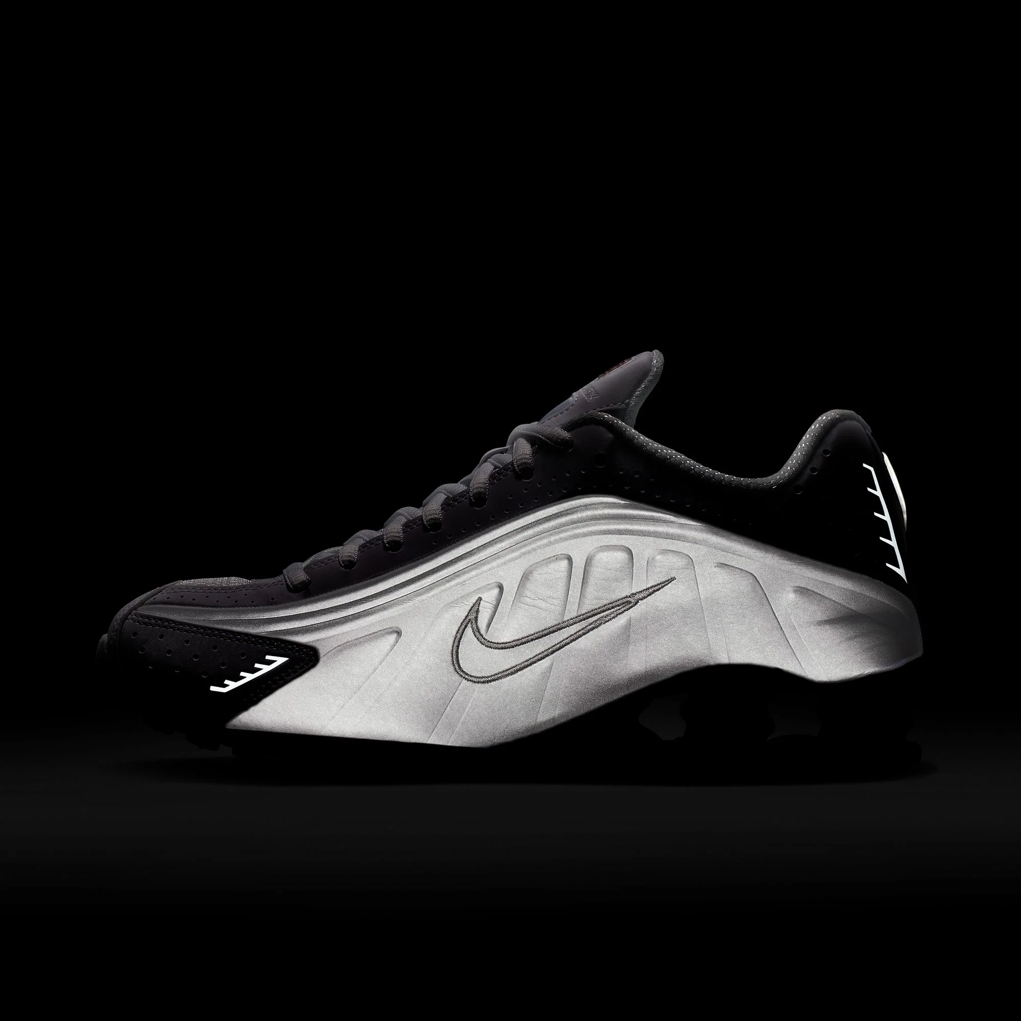 W Nike Shox R4 AR3565-101 - Image 8