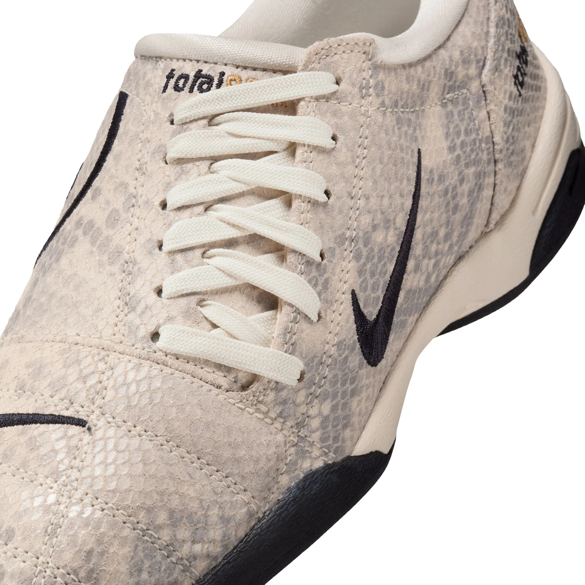 W Nike Total 90 SE IB4204-100 - Image 9