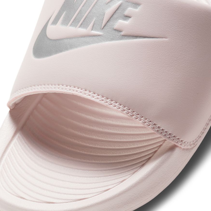 W Nike Victori One CN9677-600 - Image 4