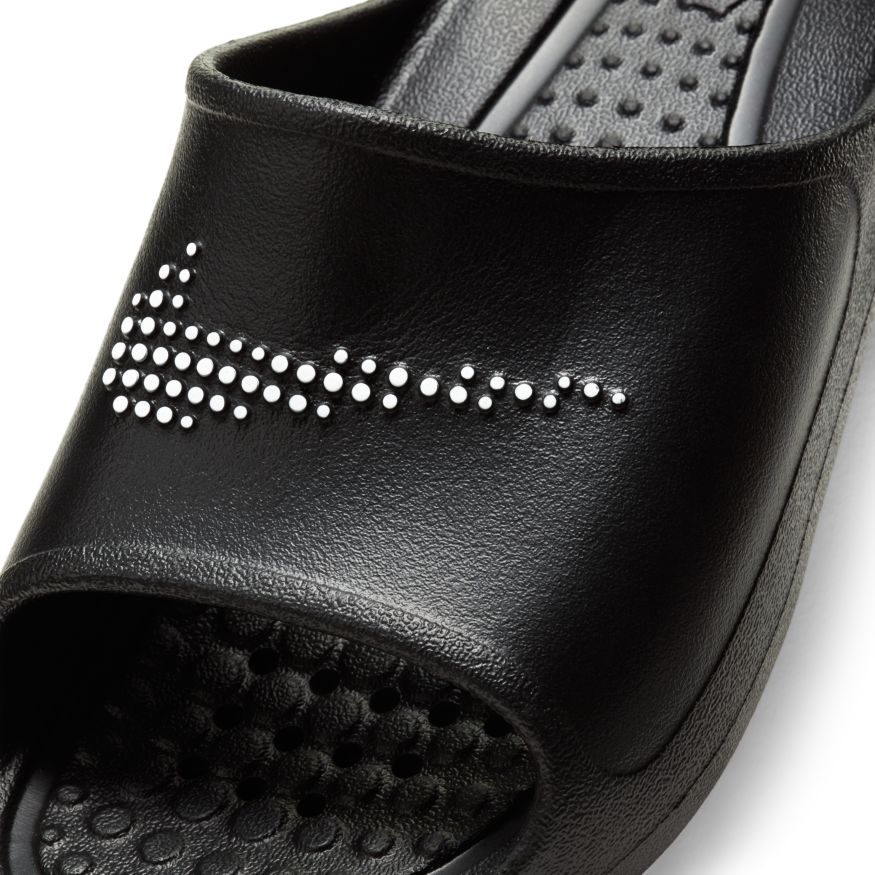 W Nike Victori One CZ7836-001 - Image 4