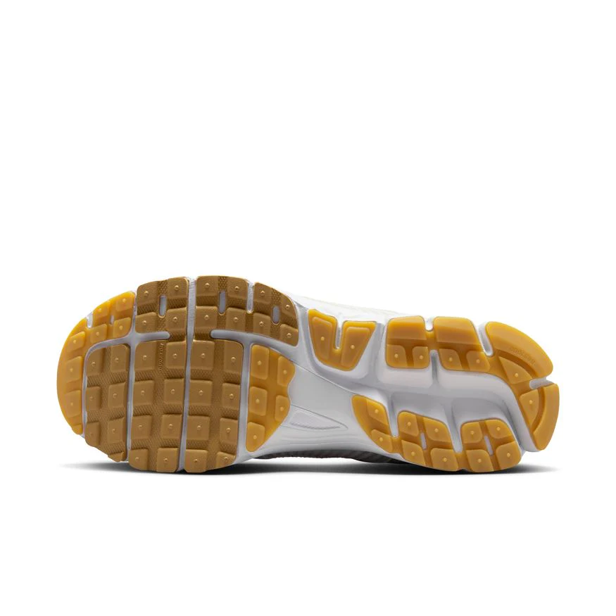 W Nike Zoom Vomero 5 FJ2028-104 - Image 6