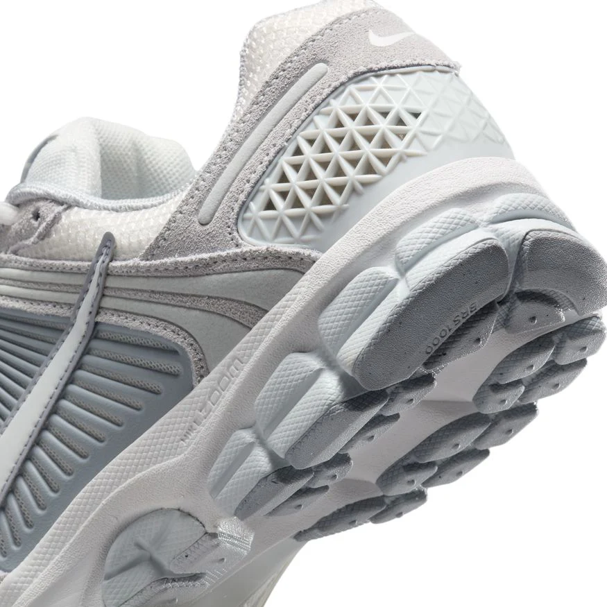 W Nike Zoom Vomero 5 HQ0458-001 - Image 4