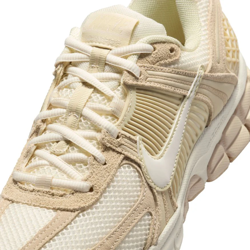 W Nike Zoom Vomero 5 HQ0458-200 - Image 3