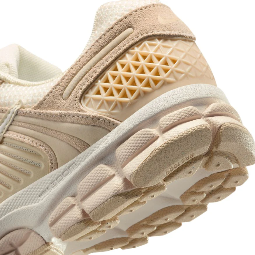 W Nike Zoom Vomero 5 HQ0458-200 - Image 4