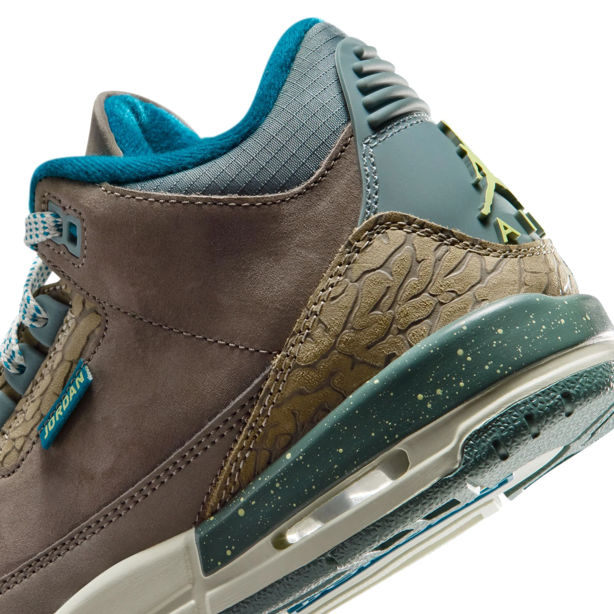 Y Air Jordan 3 Retro IB7066-001 - Image 10