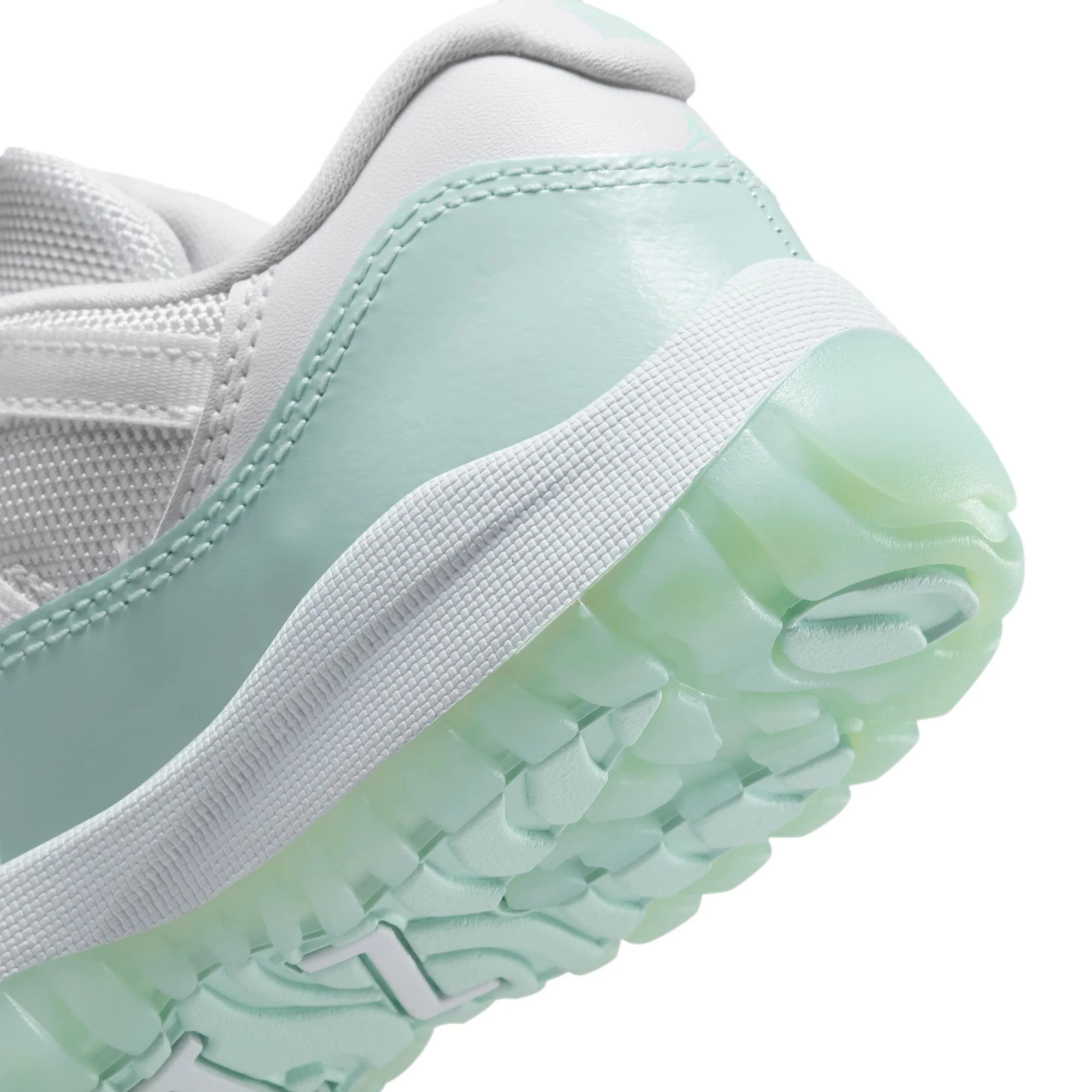 Y Jordan 11 Retro Low "Igloo" 580522-103 - Image 10