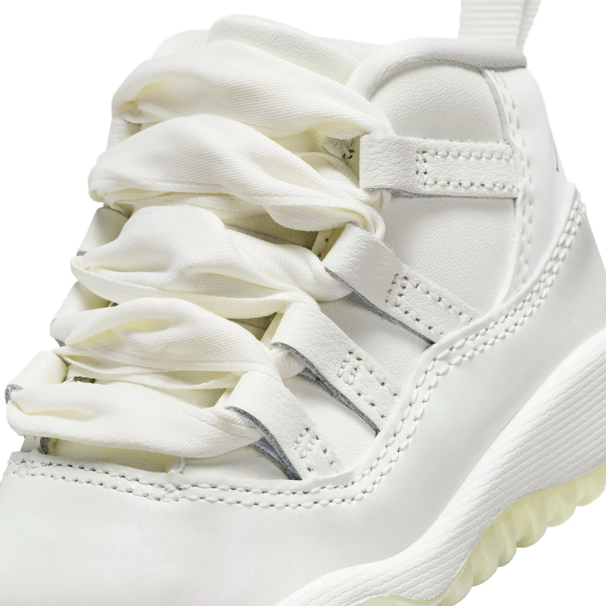 Y Jordan 11 Retro "Pearl" DO3856-110 - Image 9