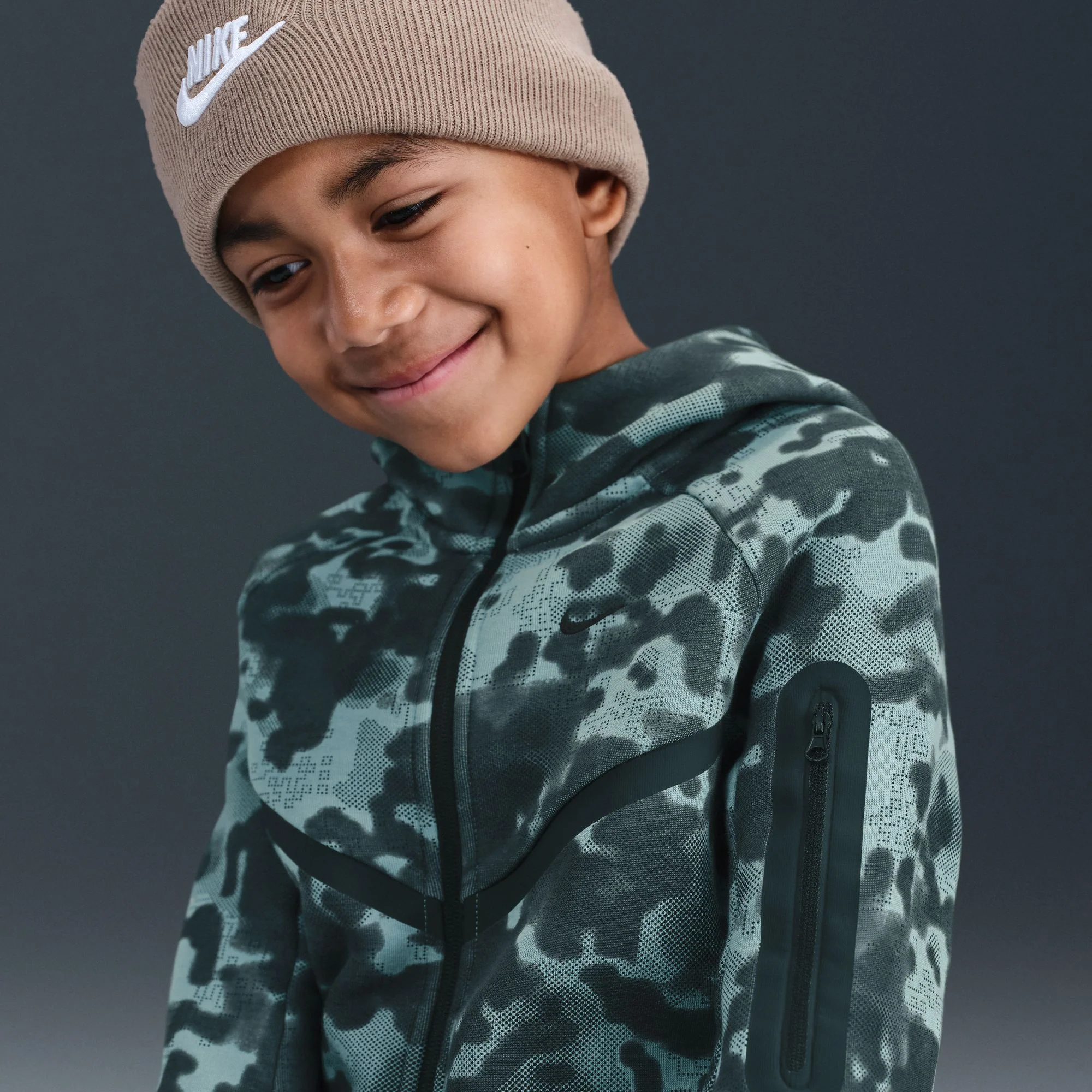 Y Nike Tech HQ8891-017 - Image 13