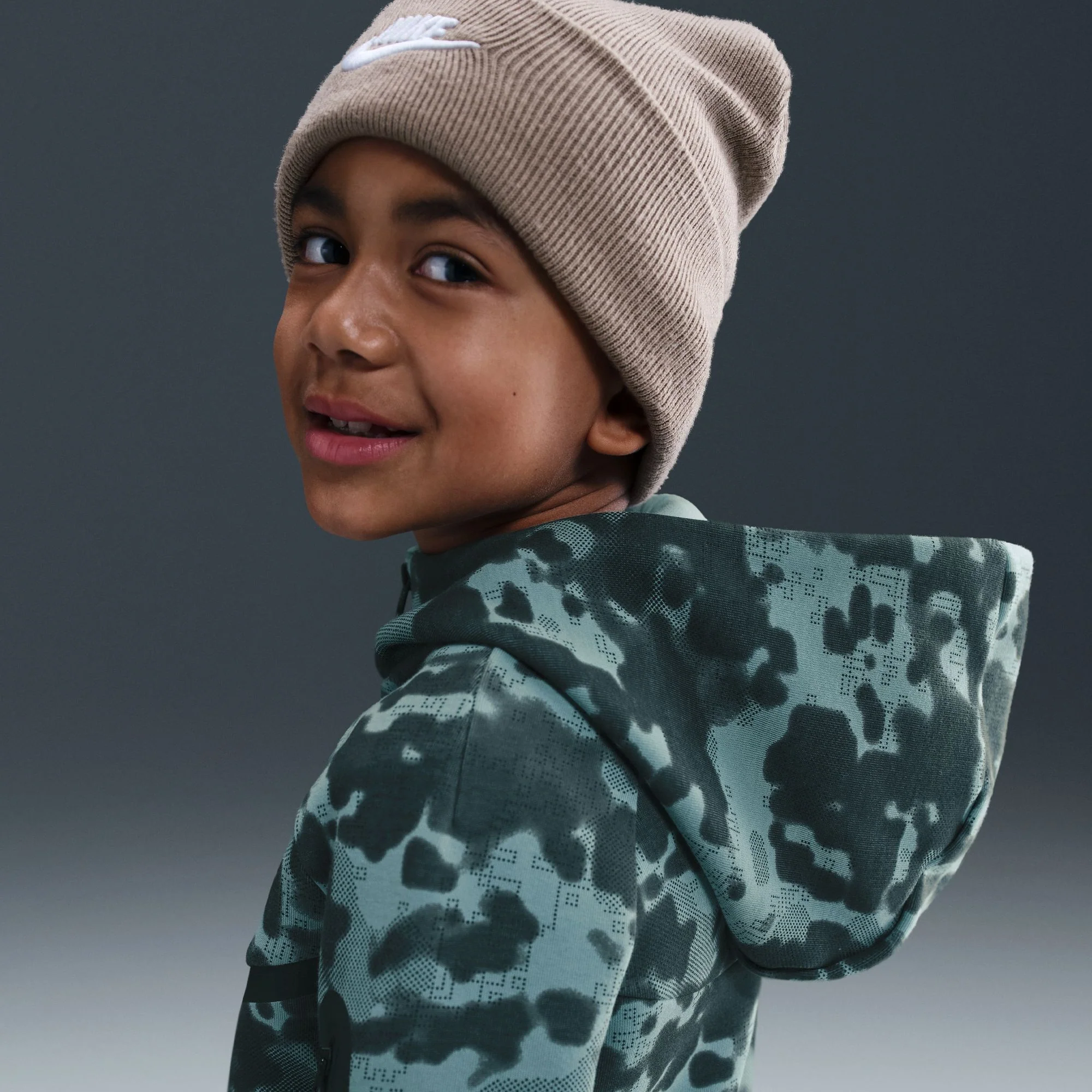 Y Nike Tech HQ8891-017 - Image 15