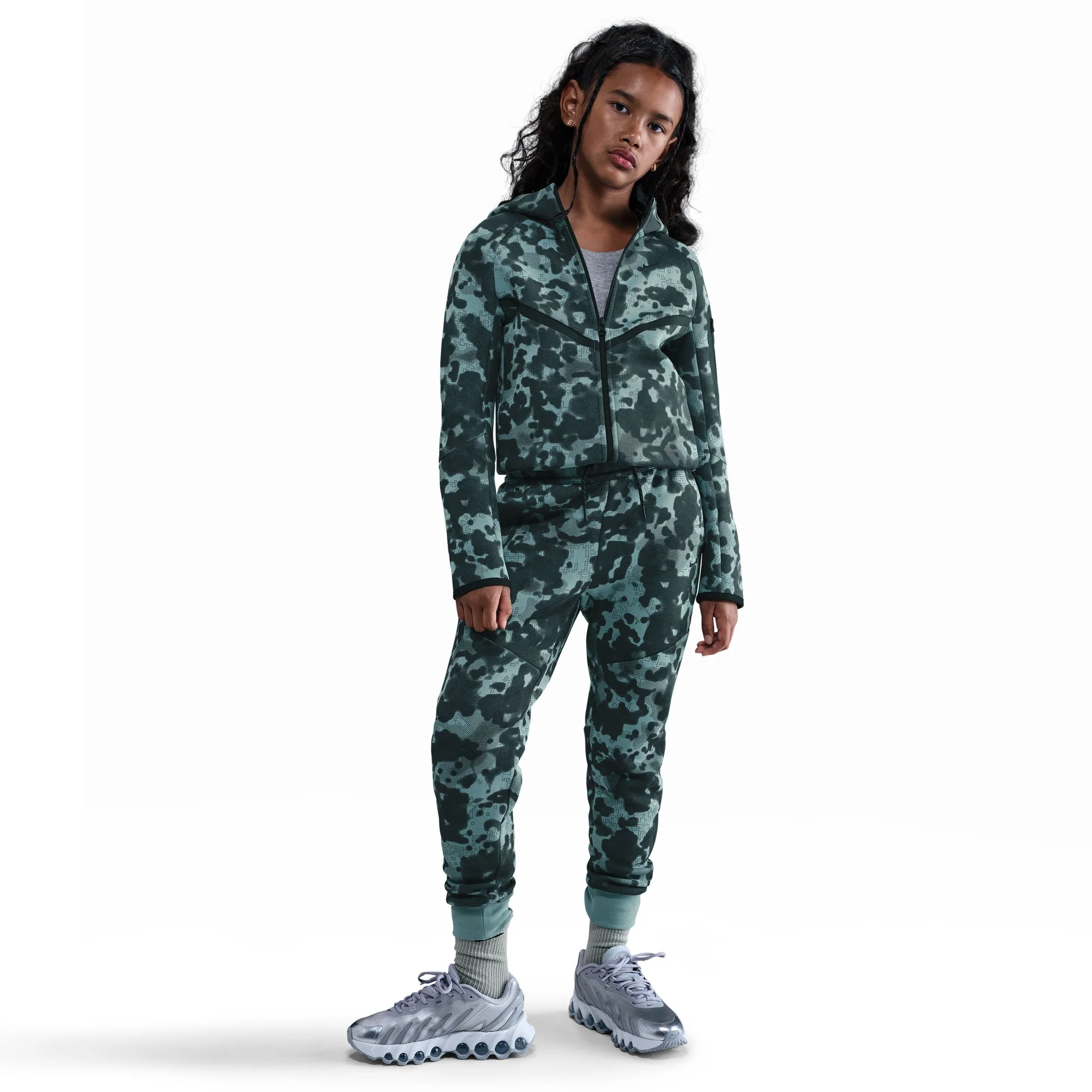 Y Nike Tech HQ8891-017 - Image 4