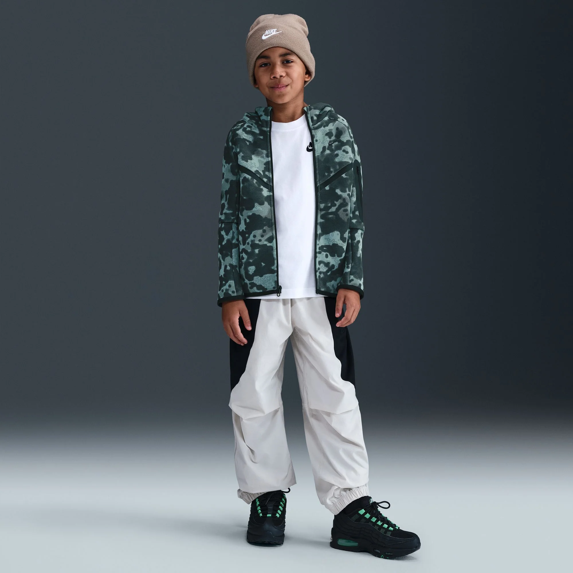 Y Nike Tech HQ8891-017 - Image 8