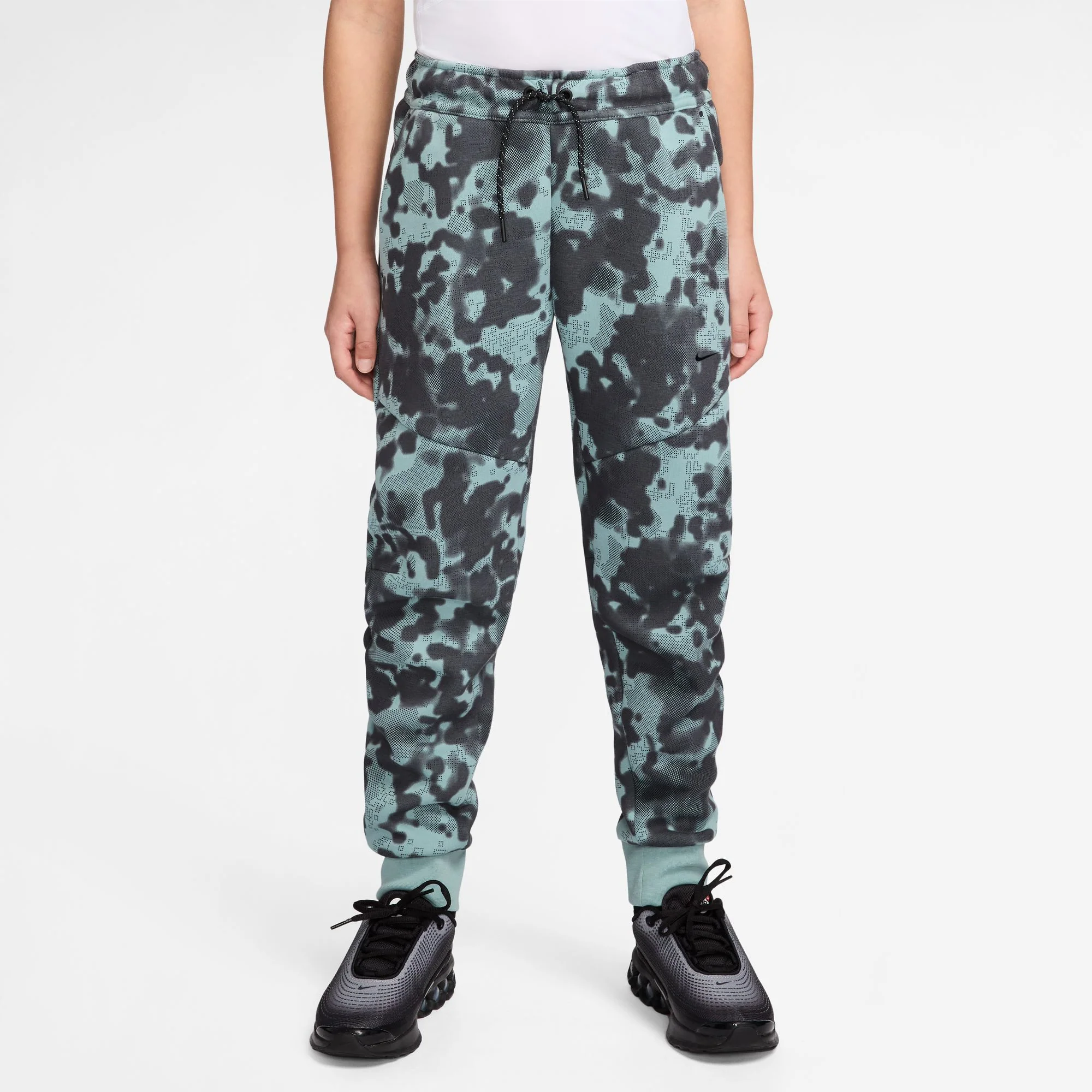 Y Nike Tech HQ8901-017