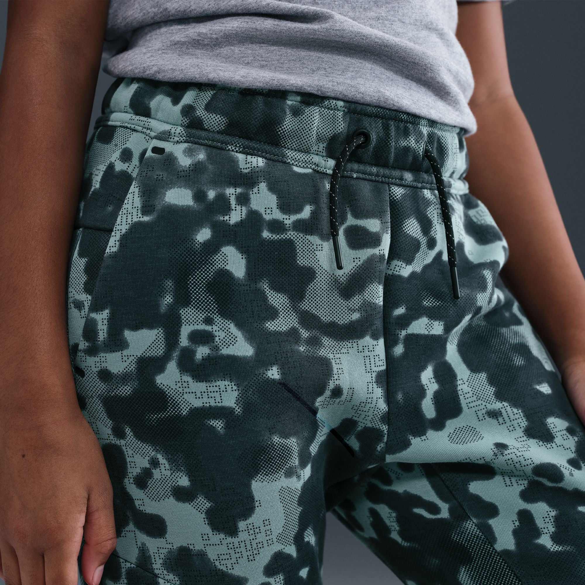 Y Nike Tech HQ8901-017 - Image 13