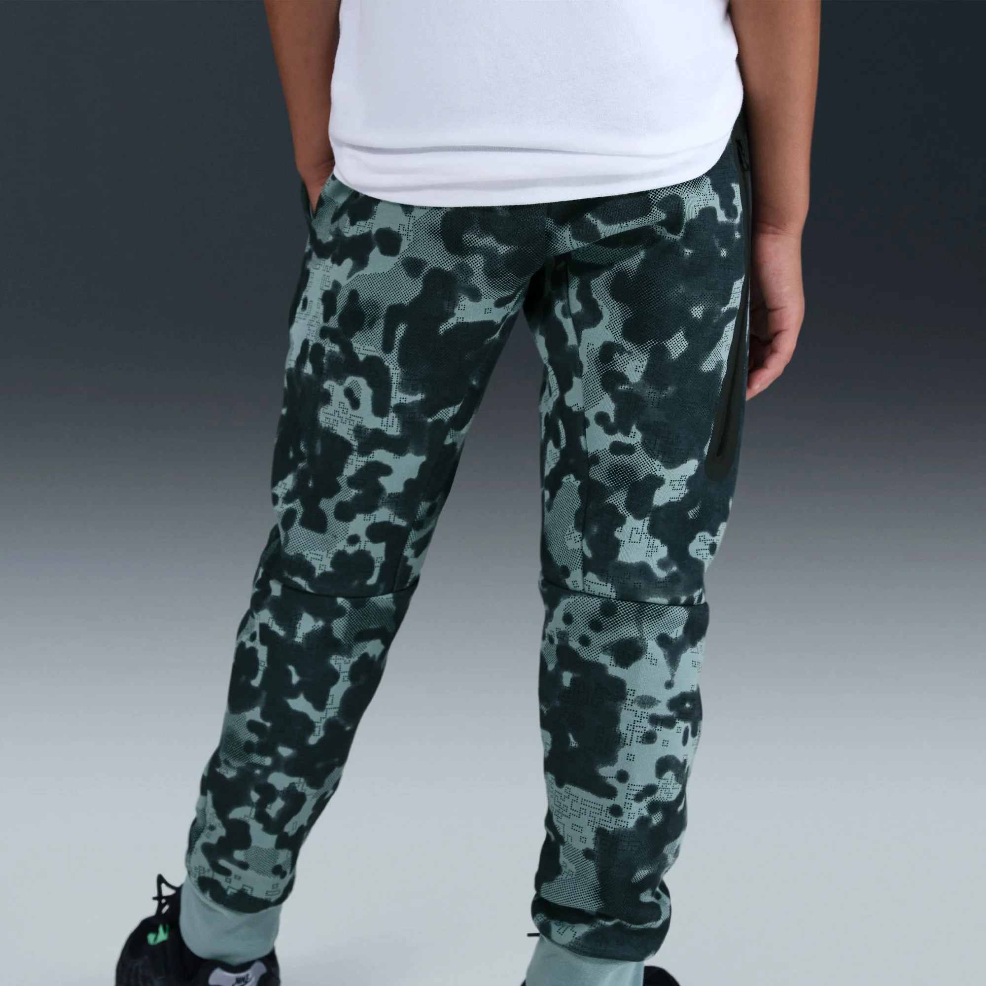 Y Nike Tech HQ8901-017 - Image 14