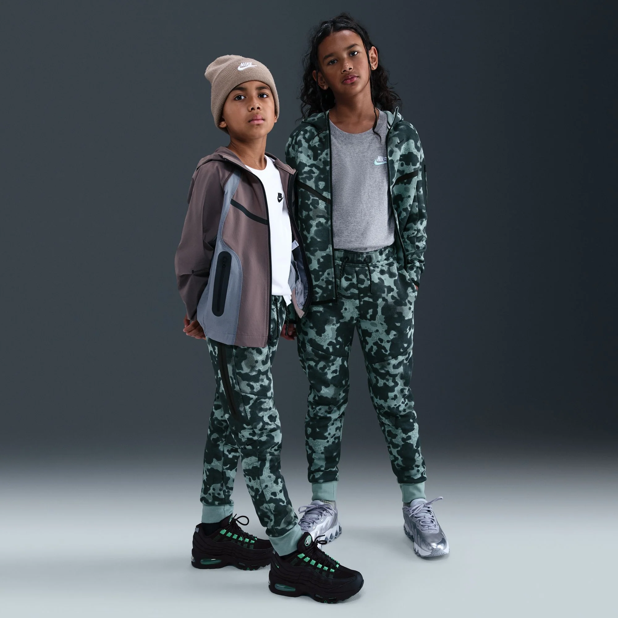 Y Nike Tech HQ8901-017 - Image 4