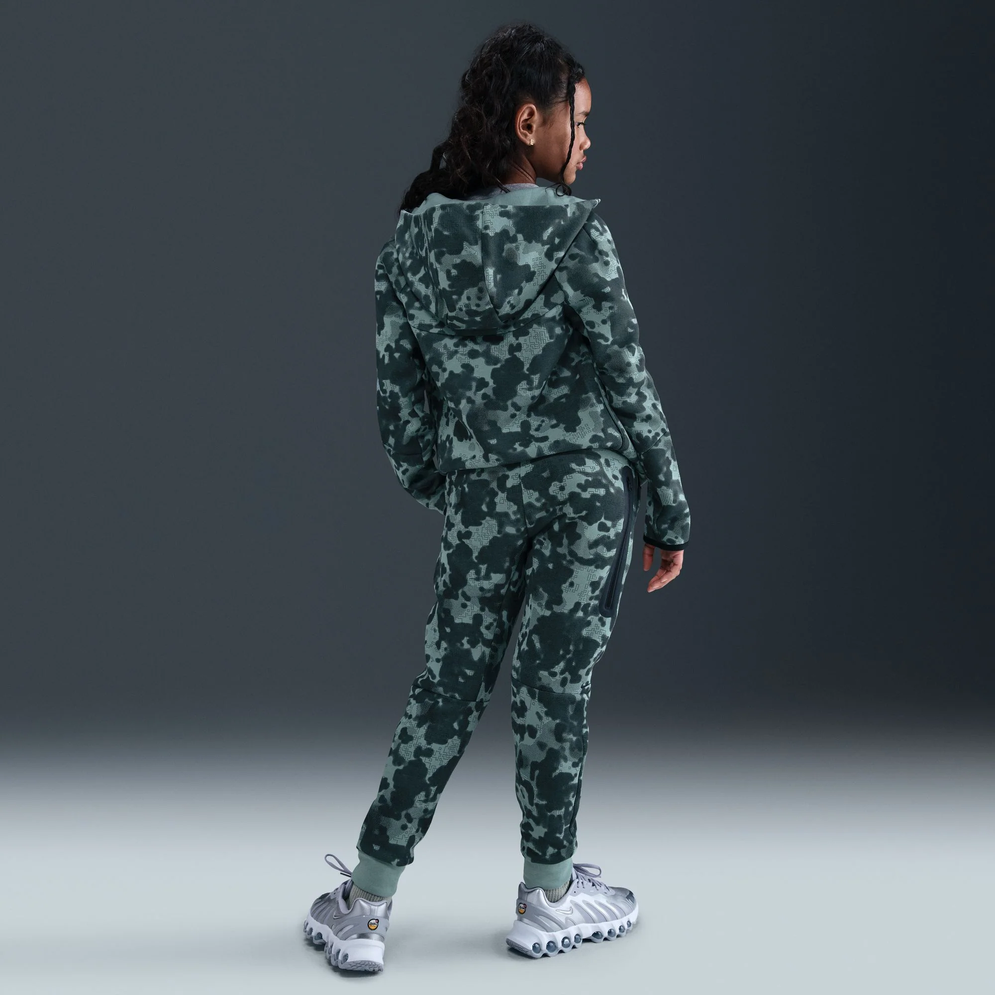 Y Nike Tech HQ8901-017 - Image 7